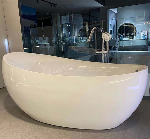 Fabinha-renovation-maison-travaux-avant-apres-construction-fabinhasa-salledebain-luxe-beige-carrelage-douche-moderne-3D-salon-cuisine-salleàmanger-meuble-luxe-moderne-miroir-wc-blanc-céramique-acrylique-baignoire