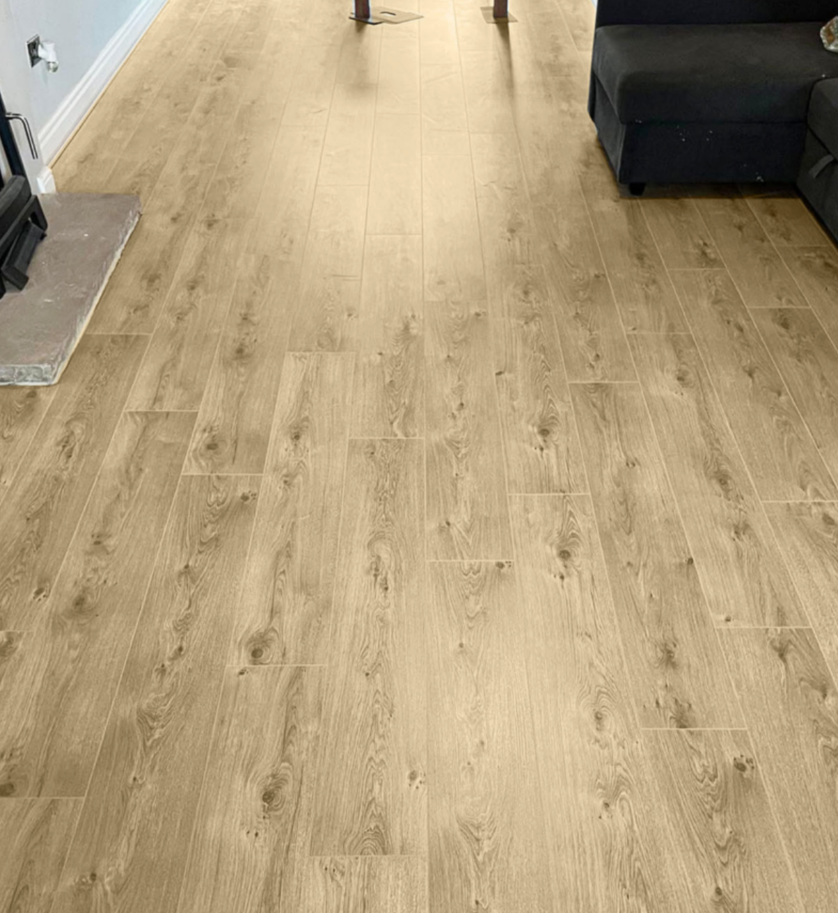 Fabinha-renovation-maison-travaux-avant-apres-construction-fabinhasa-salledebain-luxe-beige-carrelage-douche-moderne-3D-salon-cuisine-salleàmanger-meuble-luxe-moderne-miroir-wc-blanc-céramique-acrylique-baignoire-parquet-chêne-massif-clair-lame