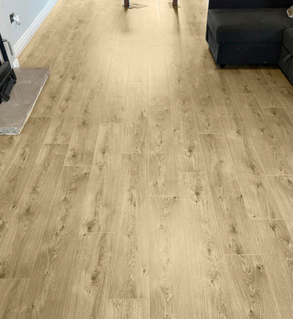 Fabinha-renovation-maison-travaux-avant-apres-construction-fabinhasa-salledebain-luxe-beige-carrelage-douche-moderne-3D-salon-cuisine-salleàmanger-meuble-luxe-moderne-miroir-wc-blanc-céramique-acrylique-baignoire-parquet-chêne-massif-clair-lame
