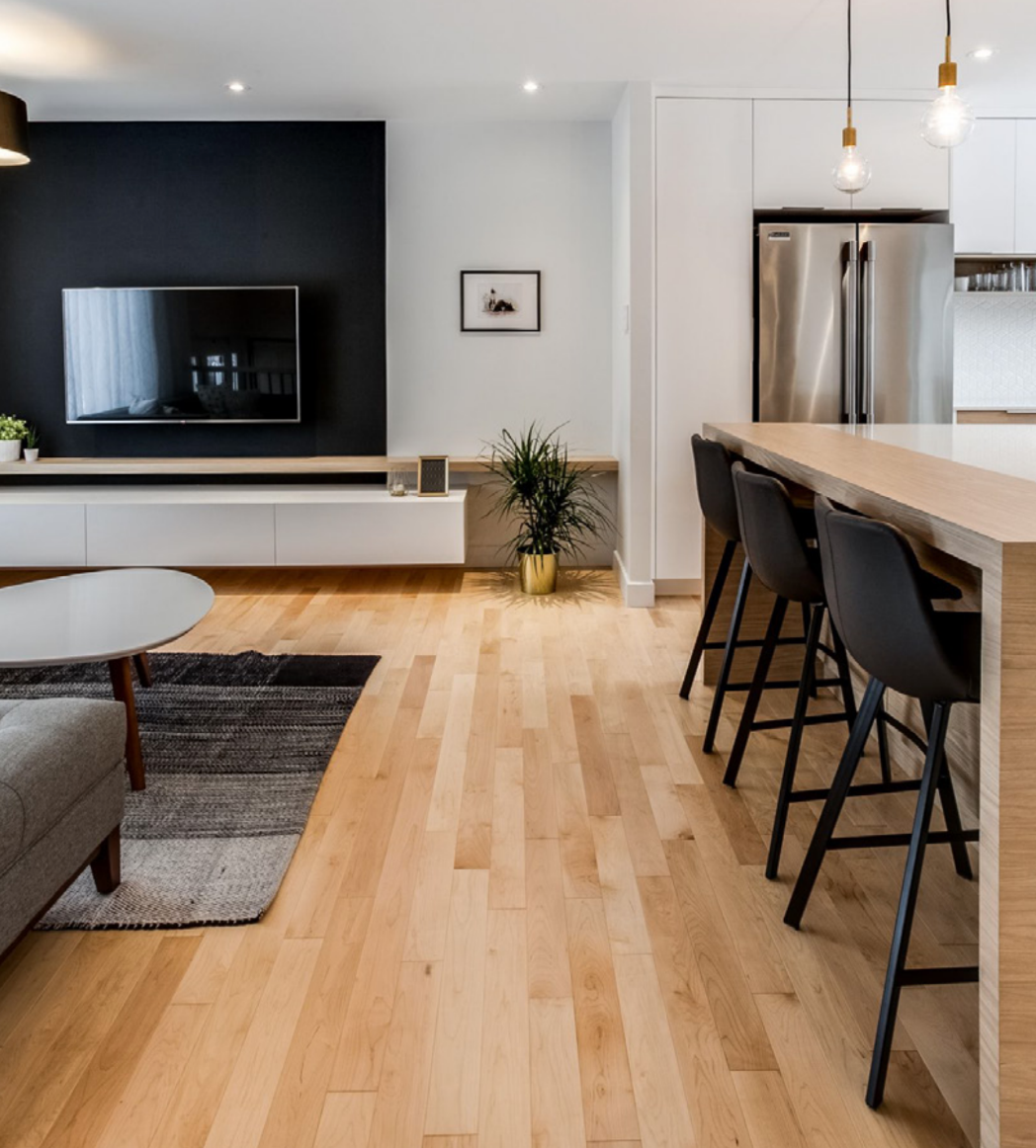 Fabinha-renovation-maison-travaux-avant-apres-construction-fabinhasa-salledebain-luxe-beige-carrelage-douche-moderne-3D-salon-cuisine-salleàmanger-meuble-luxe-moderne-miroir-wc-blanc-céramique-acrylique-baignoire-parquet-chêne-massif-classique