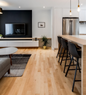 Fabinha-renovation-maison-travaux-avant-apres-construction-fabinhasa-salledebain-luxe-beige-carrelage-douche-moderne-3D-salon-cuisine-salleàmanger-meuble-luxe-moderne-miroir-wc-blanc-céramique-acrylique-baignoire-parquet-chêne-massif-classique