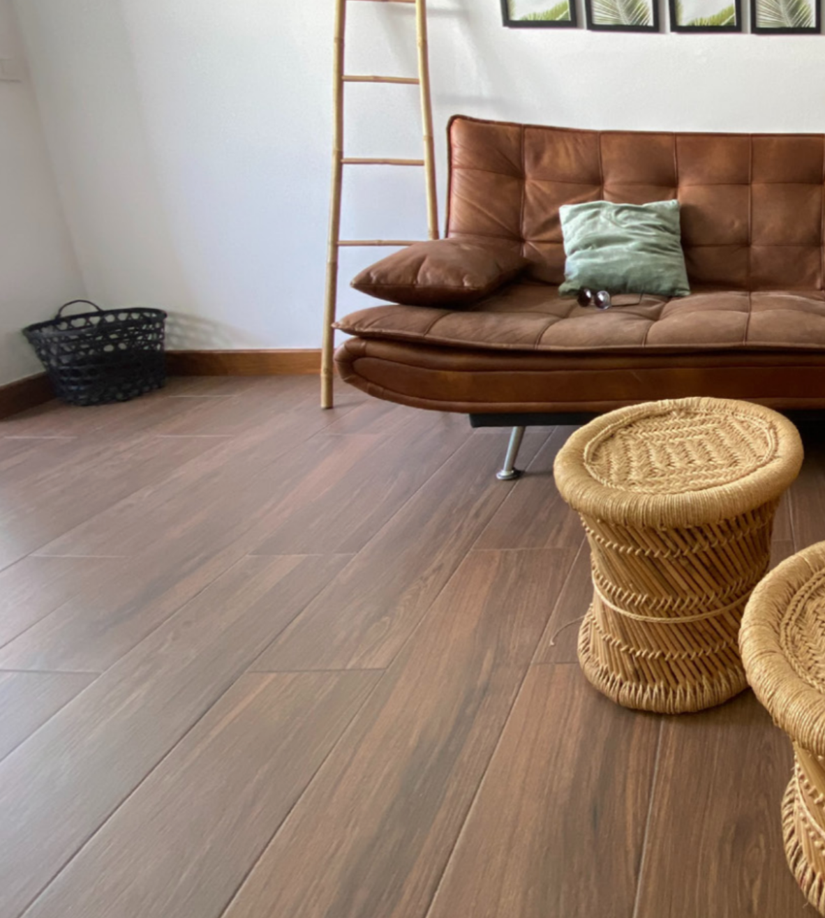 Fabinha-renovation-maison-travaux-avant-apres-construction-fabinhasa-salledebain-luxe-beige-carrelage-douche-moderne-3D-salon-cuisine-salleàmanger-meuble-luxe-moderne-miroir-wc-blanc-céramique-acrylique-baignoire-parquet-chêne-massif-foncé